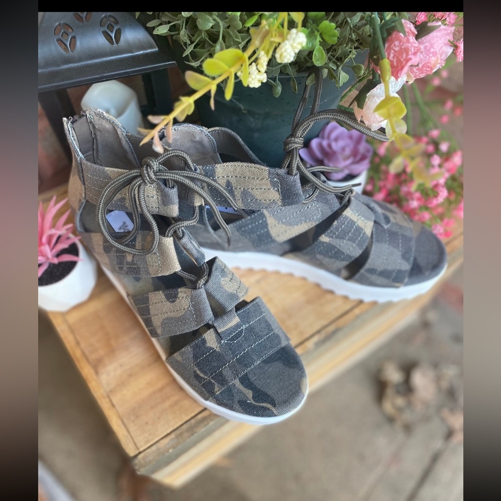 Camo wedged sandal - Picture 2 of 2